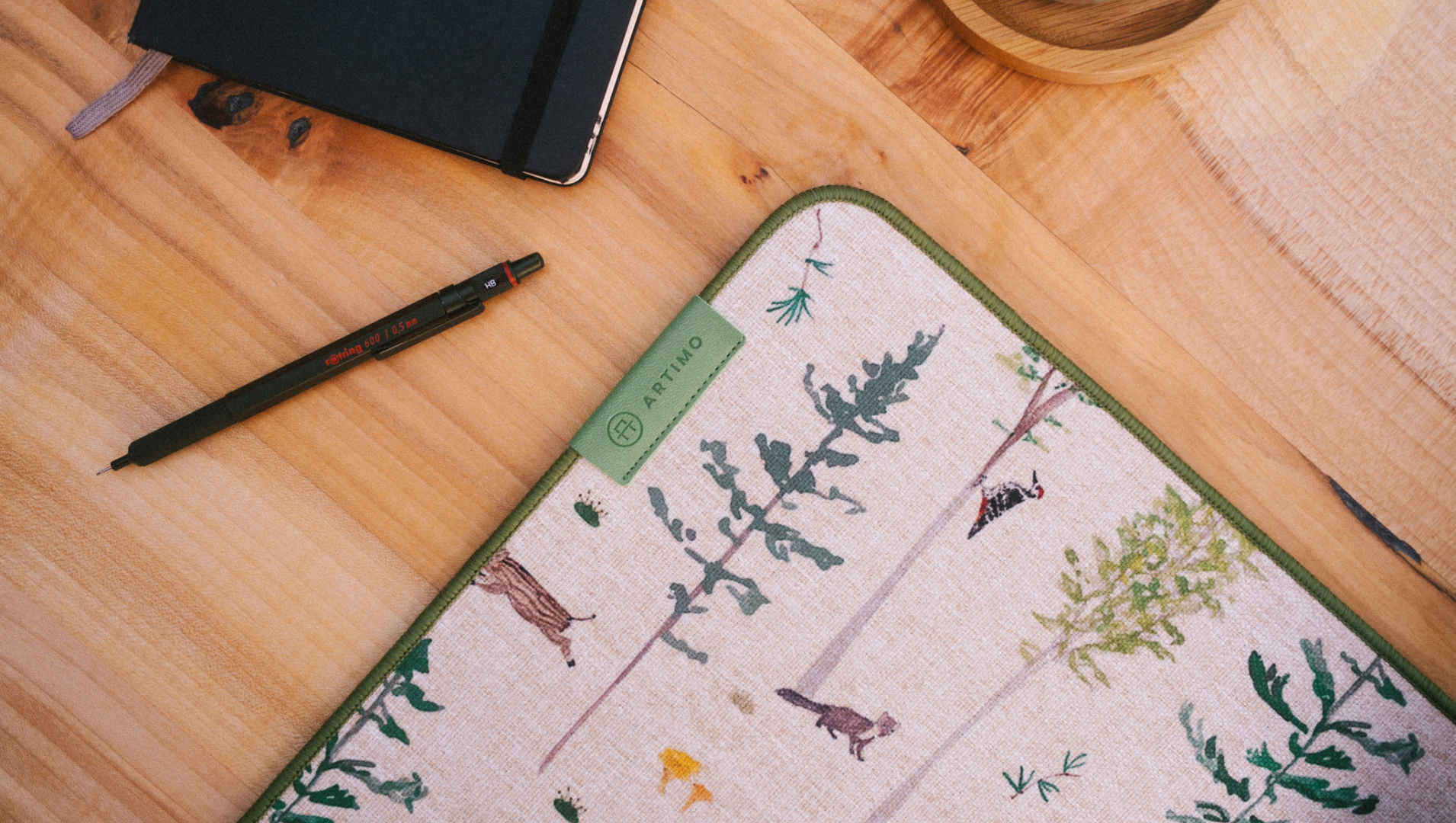 Milyen kedves x Artimo Desk Mat