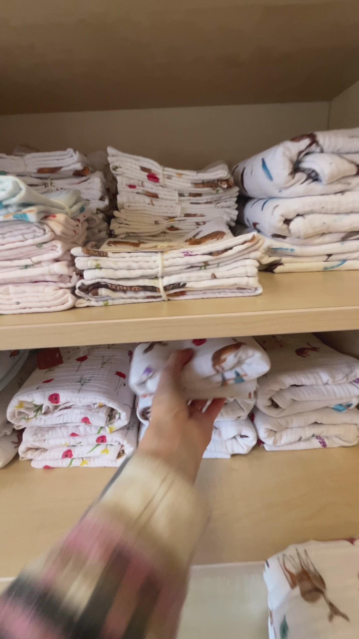 Load video: rendelések becsomagolása