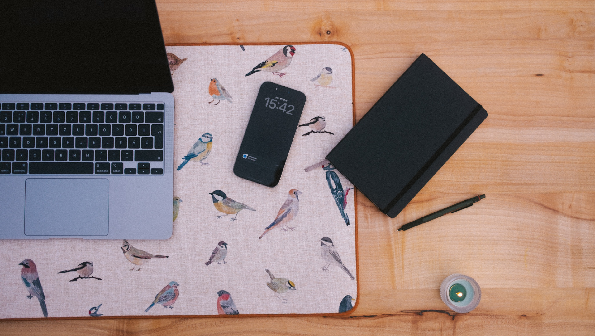 Milyen kedves x Artimo Desk Mat