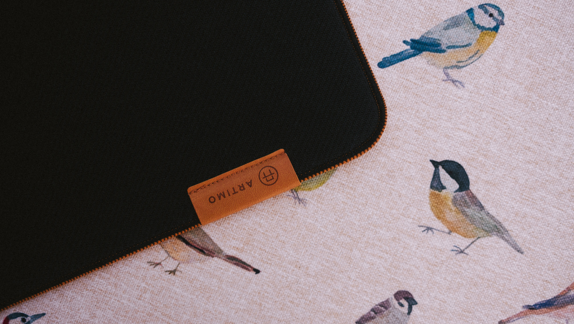 Milyen kedves x Artimo Desk Mat