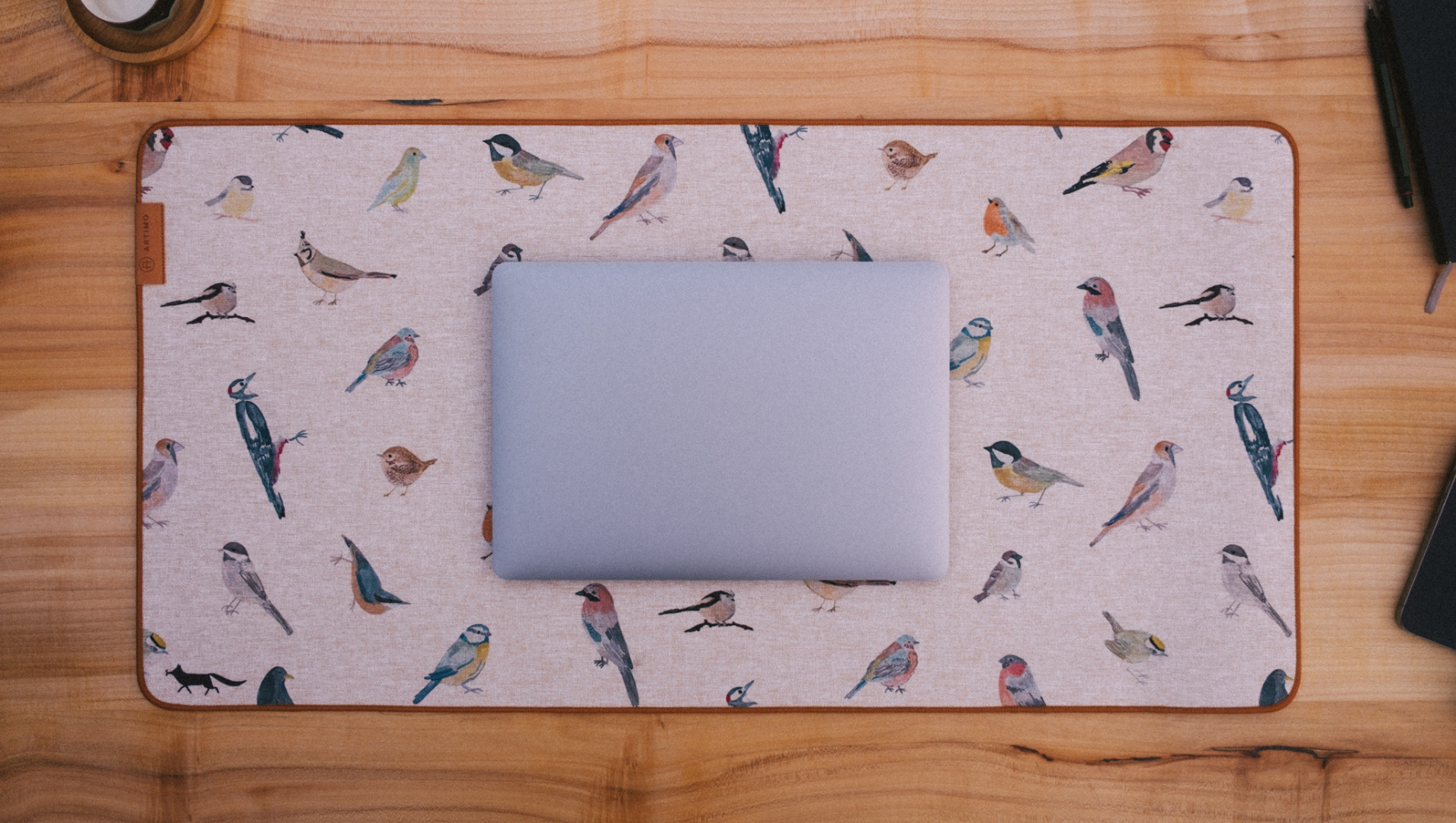 Milyen kedves x Artimo Desk Mat