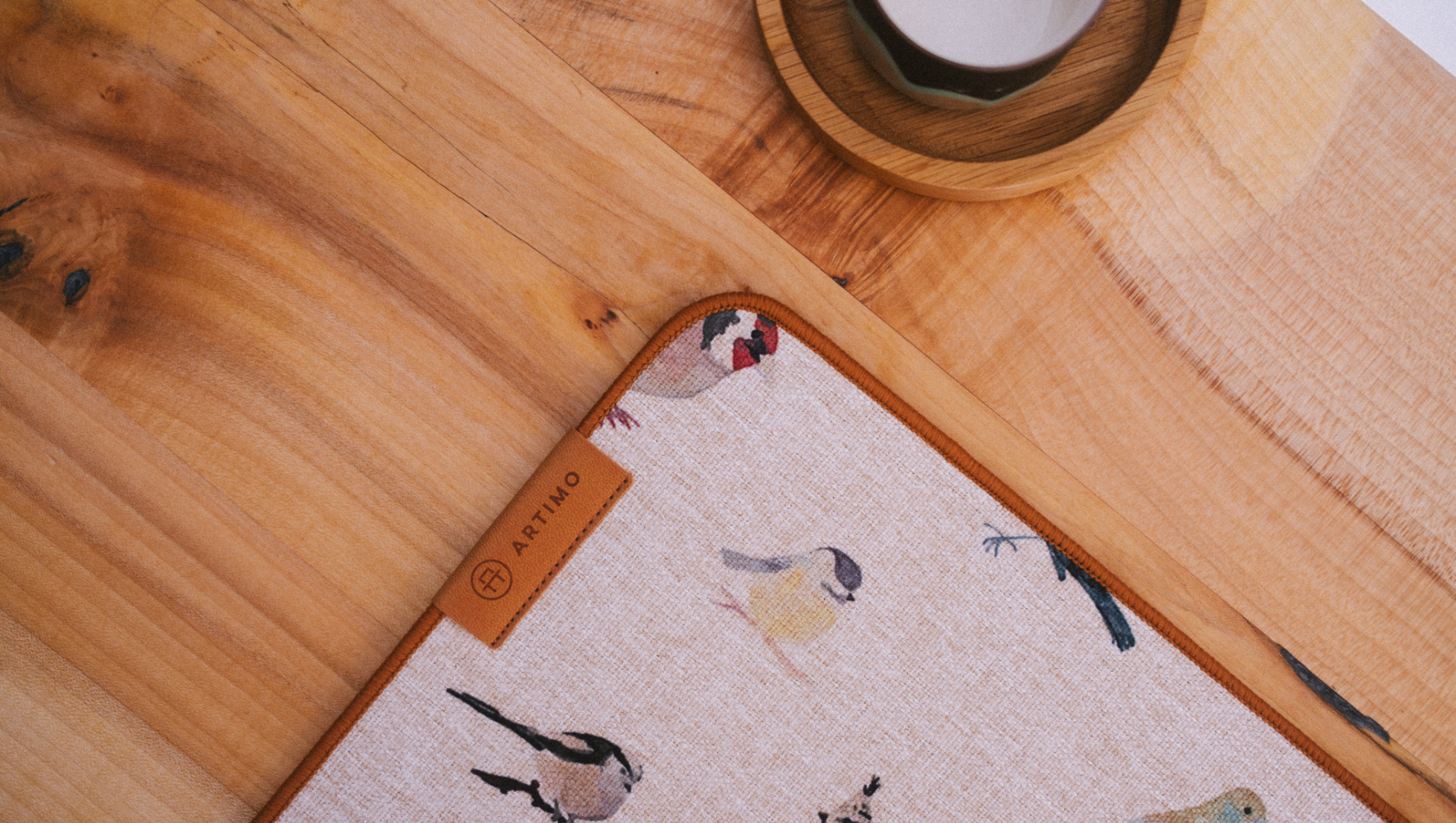 Milyen kedves x Artimo Desk Mat