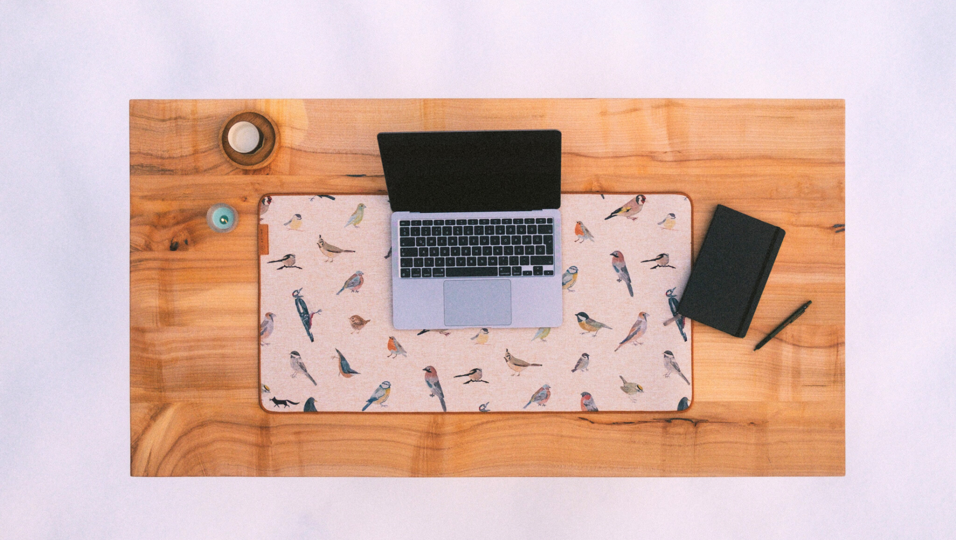 Milyen kedves x Artimo Desk Mat